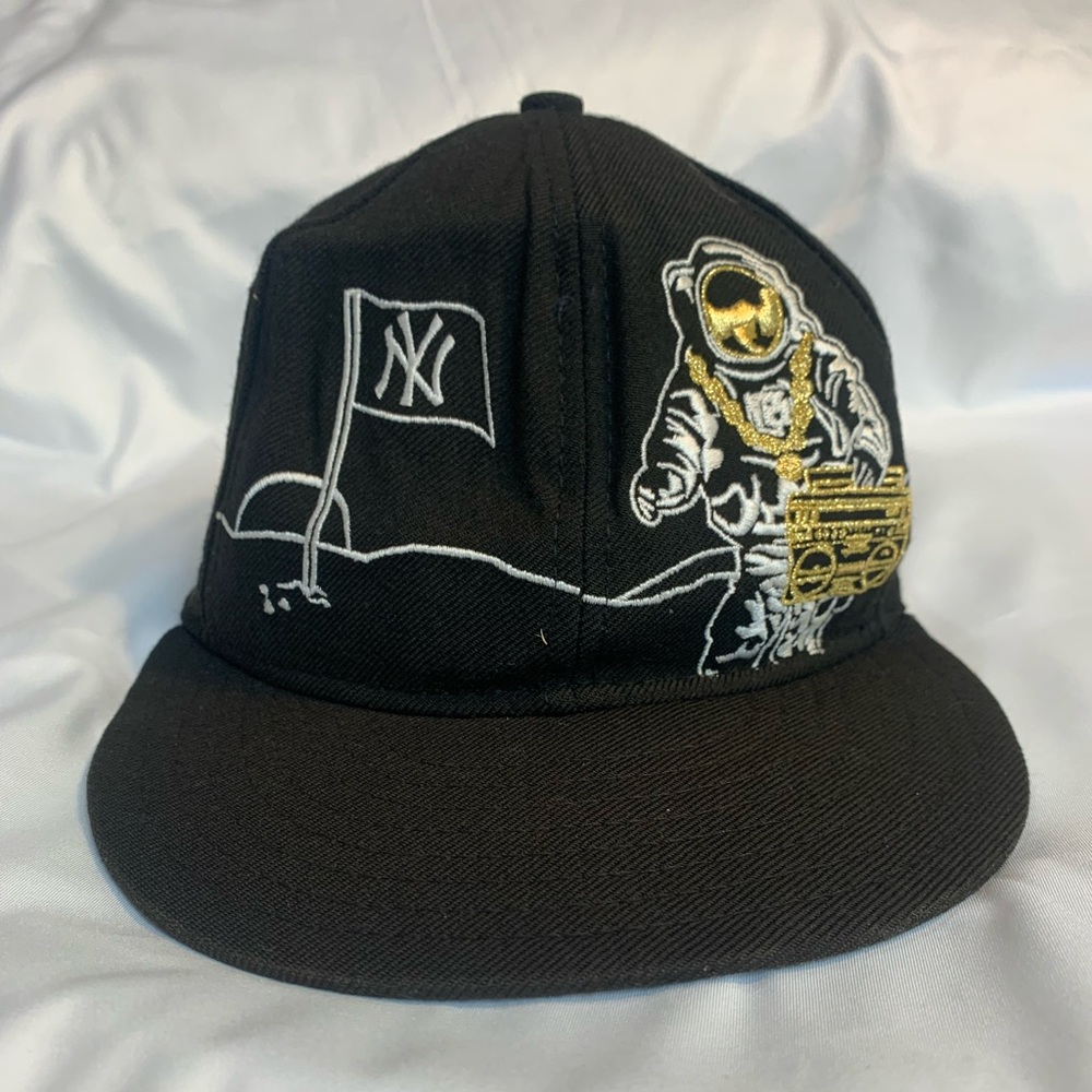 New York Yankees Distressed New Era 59Fifty Astronaut Moon Flag Black Hat 7/58